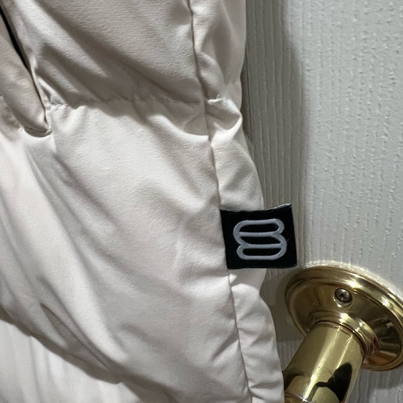 The Aritzia Super Puff Long in Matte Pearl Size Small Puffer Jacket - Picture 5 of 7